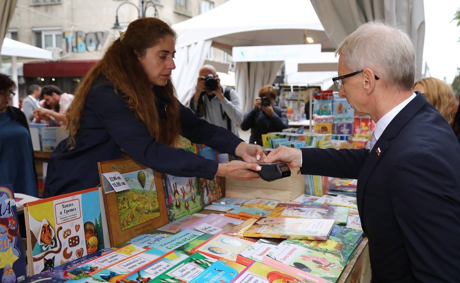 Премиерът Николай Денков на Панаира на книгата